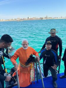 PM modi under water visit Dwarka